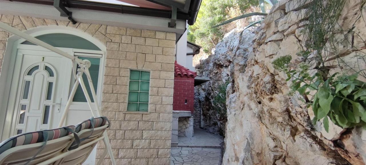 Apartment Adrian Omiš Exterior foto