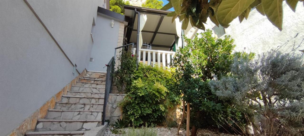 Apartment Adrian Omiš Exterior foto