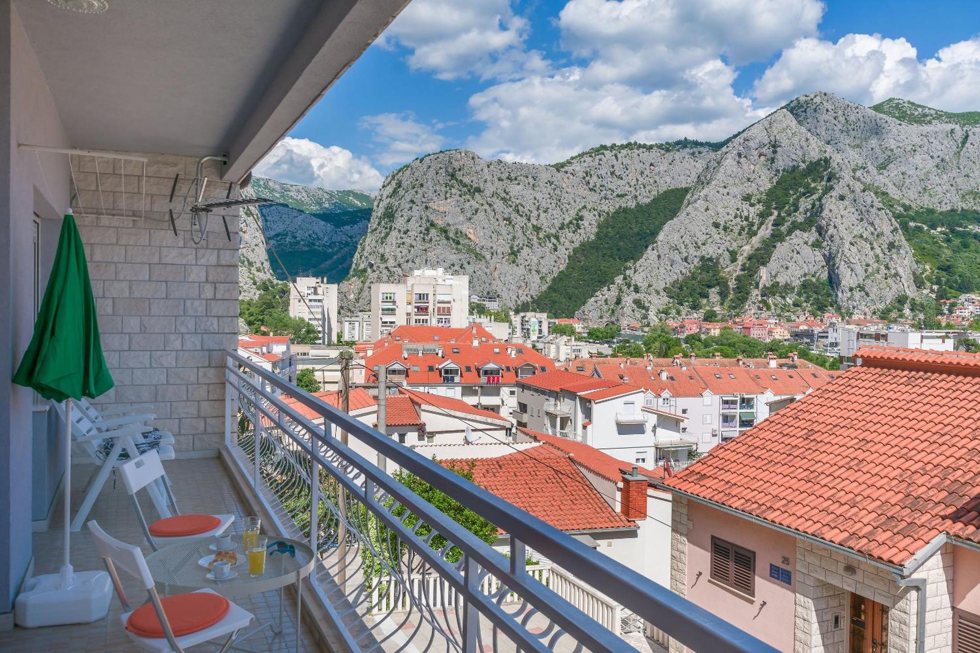 Apartment Adrian Omiš Exterior foto
