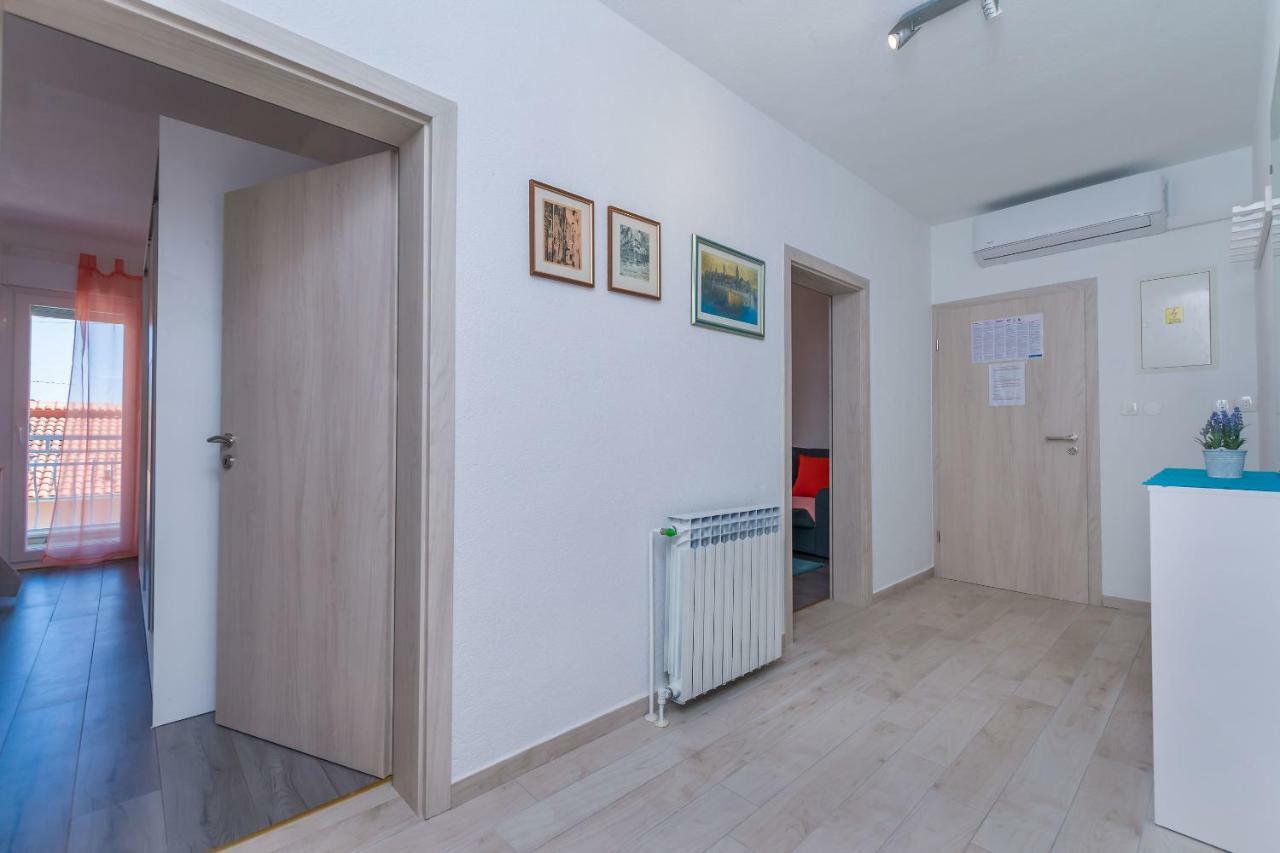 Apartment Adrian Omiš Exterior foto